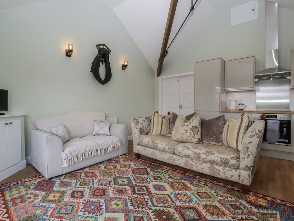 Doubletree Cottage — 4-Star Luxury Hotel in Warminster, United Kingdom