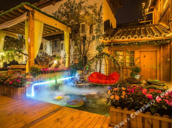 Hidden sunset inn in Lijiang, People's Republic of China