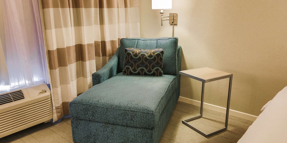 Hampton Inn & Suites Charlotte Ballantyne - photo 20