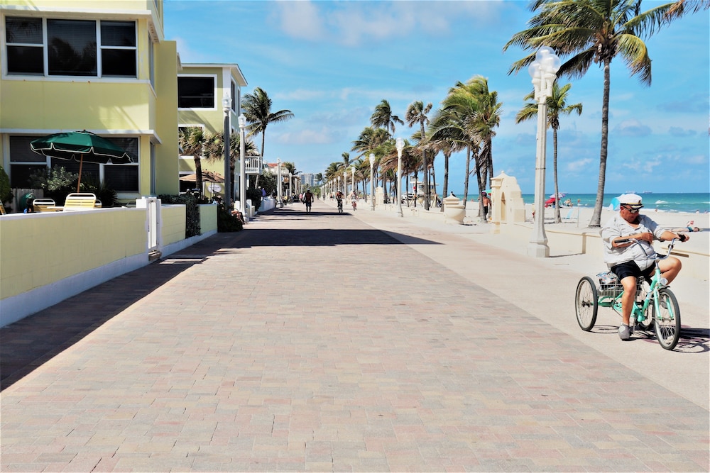 Tiana Beach Inn - photo 39