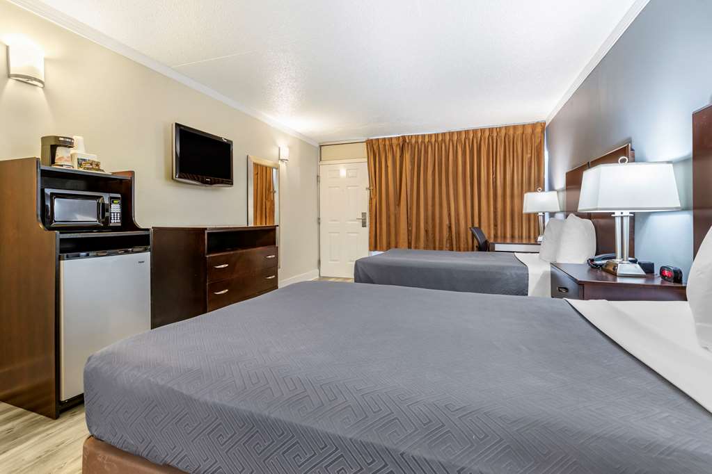 Econo Lodge Conway Central - photo 11