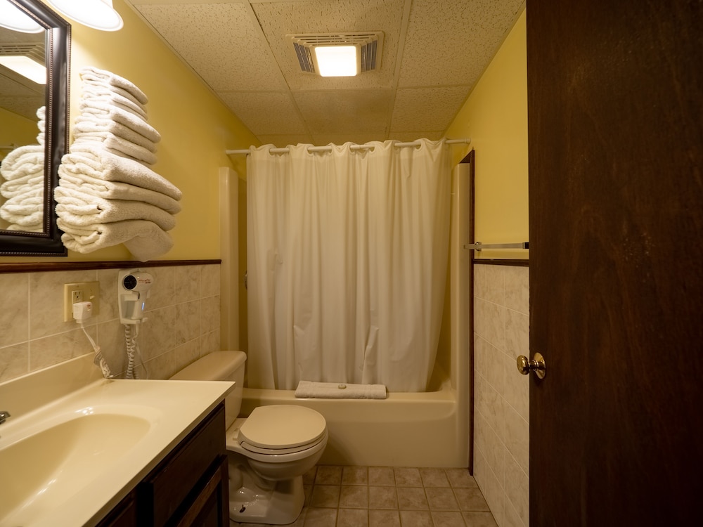 Lake 'N Pines Motel - photo 50