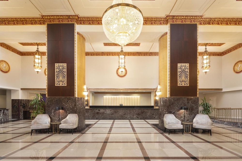 Hilton Milwaukee — 4-Star Luxury Hotel in Milwaukee, United States