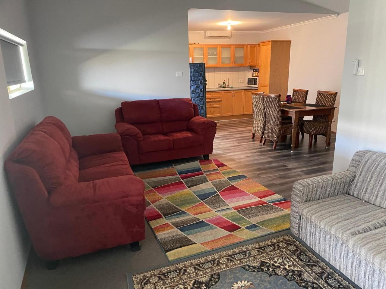 Central Shenton unit Outside Dog Friendly near hospital — 4-Star Luxury Hotel in Geraldton, Australia
