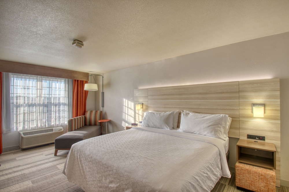Holiday Inn Express Hotel & Suites Milwaukee Airport by IHG - photo 42