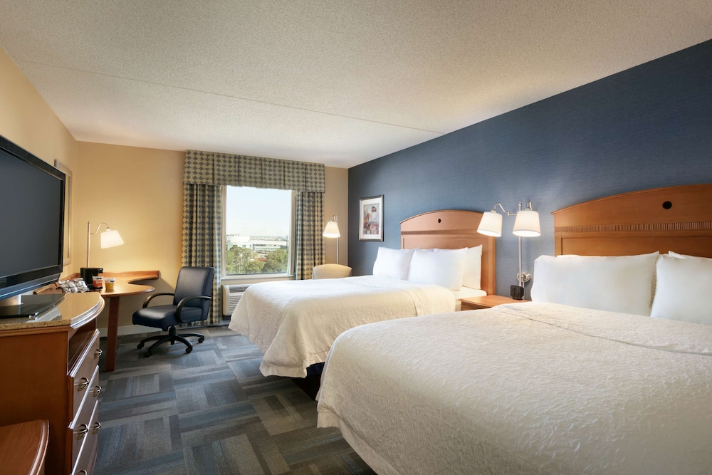 Hampton Inn New York LaGuardia Airport - photo 9