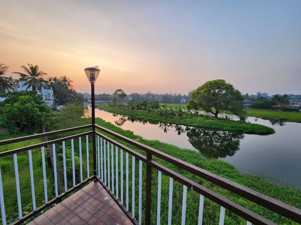 Riverscape Tranquil Serviced Apartments — 4-Star Luxury Hotel in Elur, India