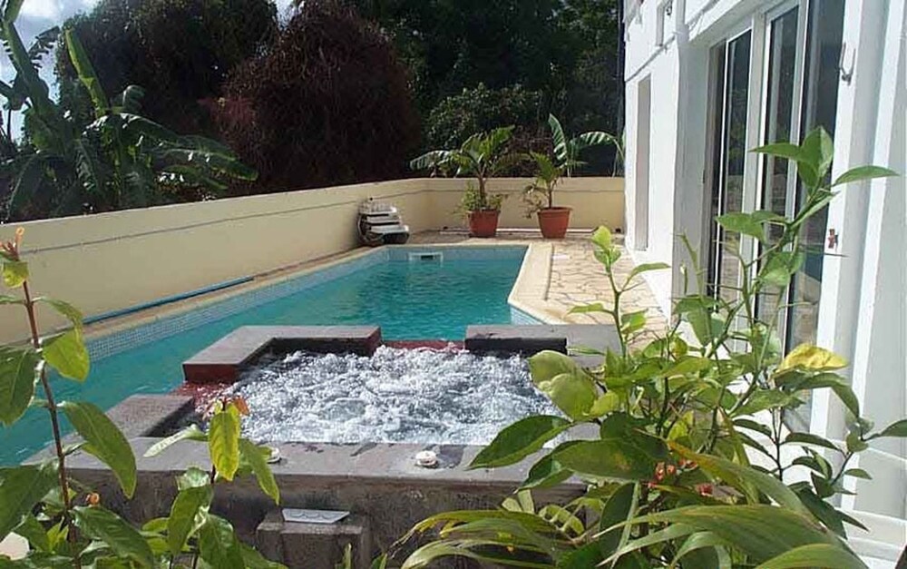 Appartement spacieux à Bois des Nèfles 70 m piscine partagée — 4-Star Luxury Hotel in Saint-Paul, Réunion