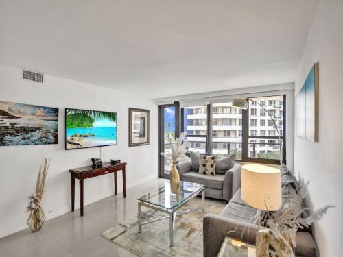 Spacious Ocean View Condo Beach Service 509 — 4-Star Luxury Hotel in Miami Beach, United States