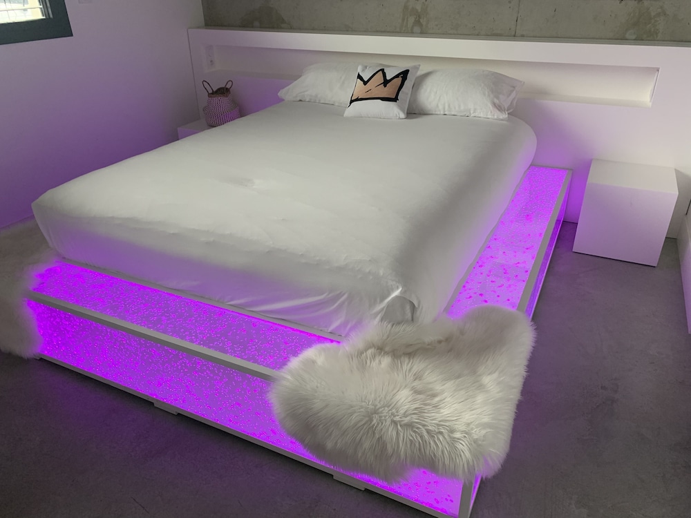 Le B Complexe Hôtel - carbon neutral hotel in Lozanne