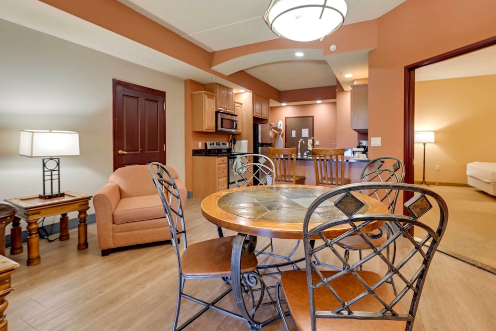 Wisconsin Dells Resort Condo w 2 Fireplaces - photo 4