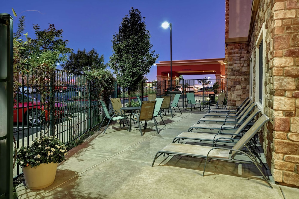 Hampton Inn & Suites Folsom - photo 88