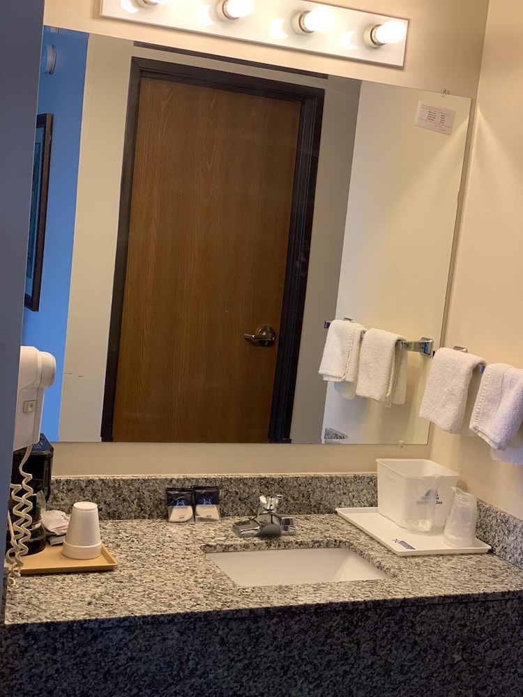 Americas Best Value Inn Gaylord - photo 18