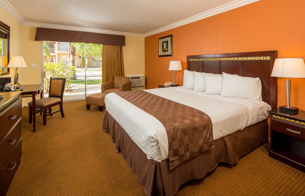 Days Inn by Wyndham Palm Springs - photo 8