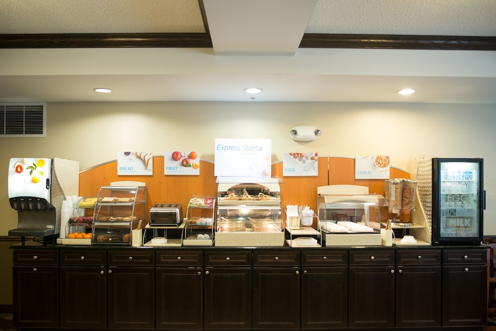 Holiday Inn Express Hotel & Suites Northwood by IHG - photo 31
