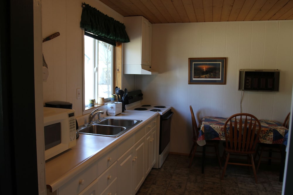 Lakeside Resort and Motel - photo 21