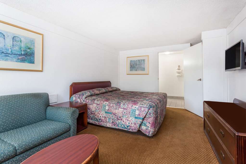 Knights Inn Columbia - photo 8