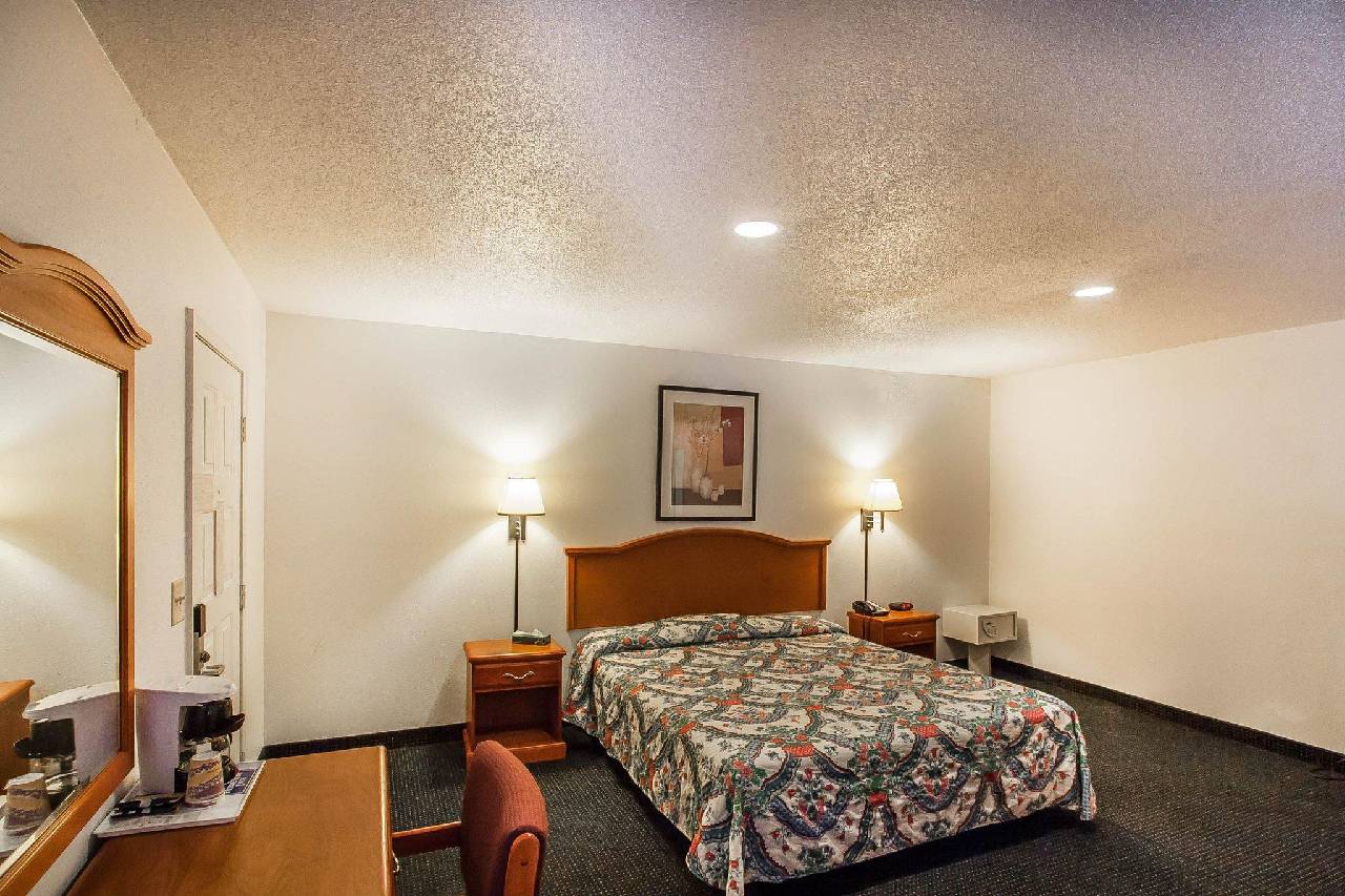 Rodeway Inn Effingham - photo 8
