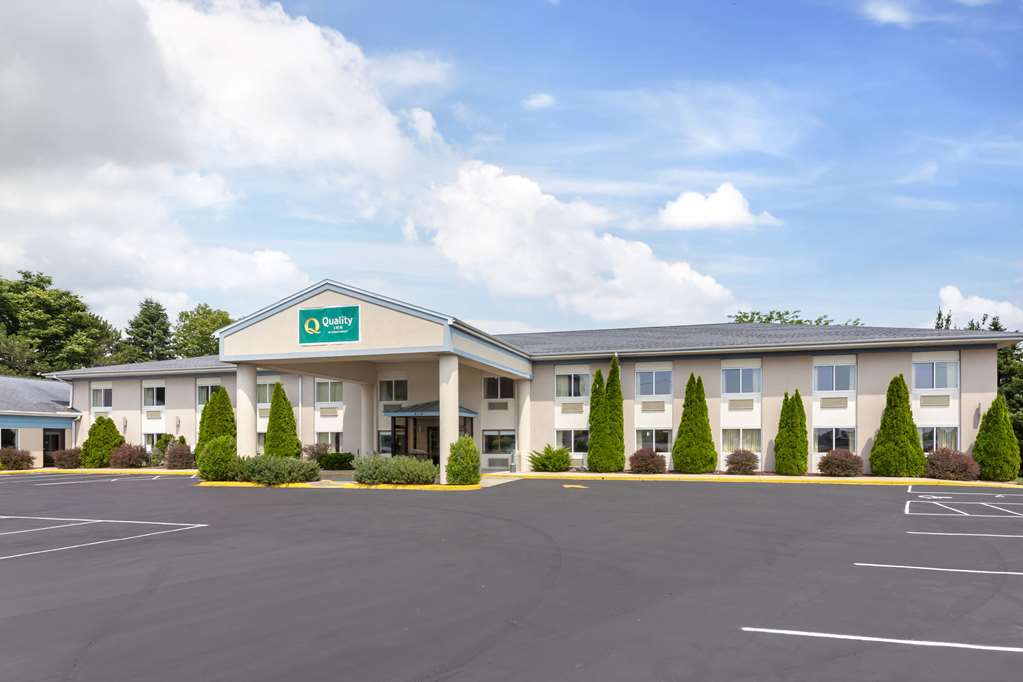 Quality Inn Huron - carbon neutral hotel in Huron