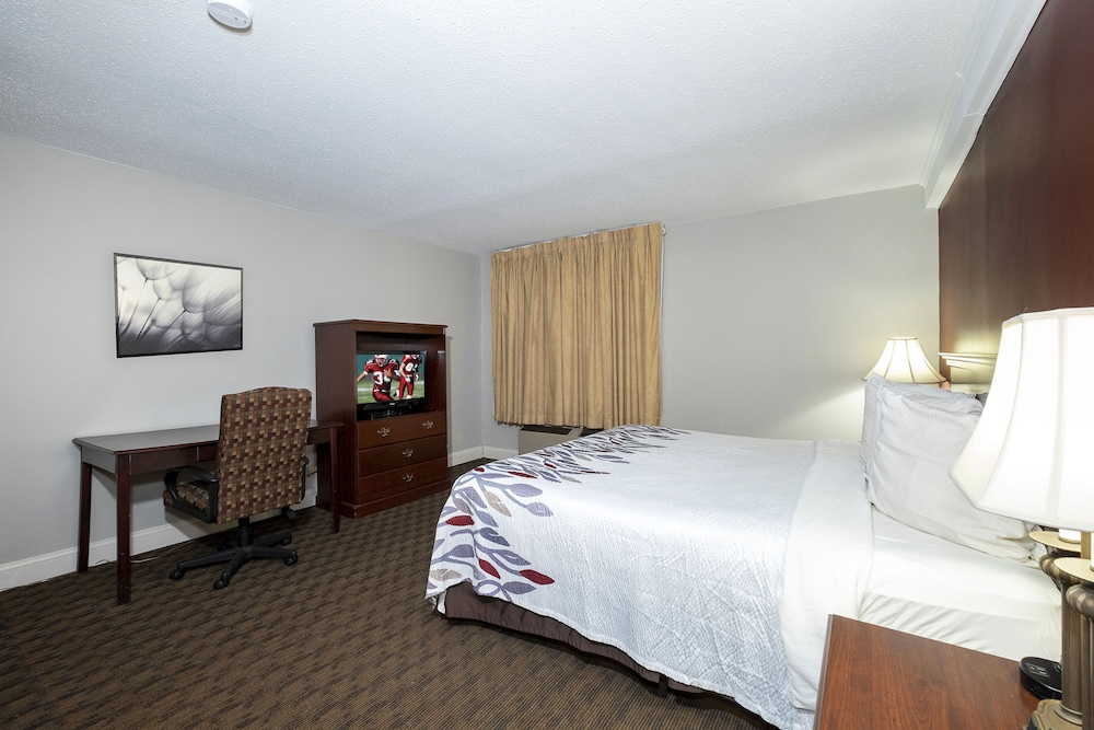 Red Roof Inn & Suites Hazleton - photo 23