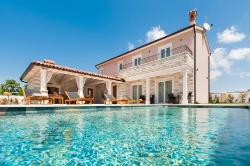 Villa Valentina — 4-Star Luxury Hotel in Zminj, Croatia