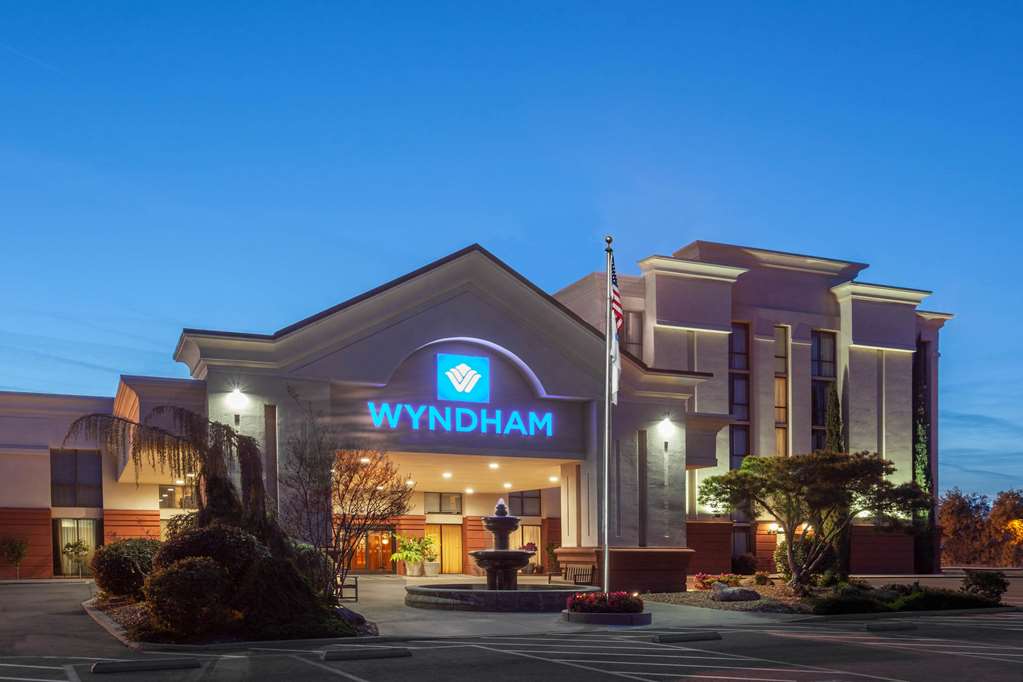 Wyndham Visalia - photo 2