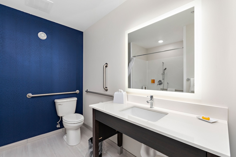 Holiday Inn Exp Parkville - photo 43