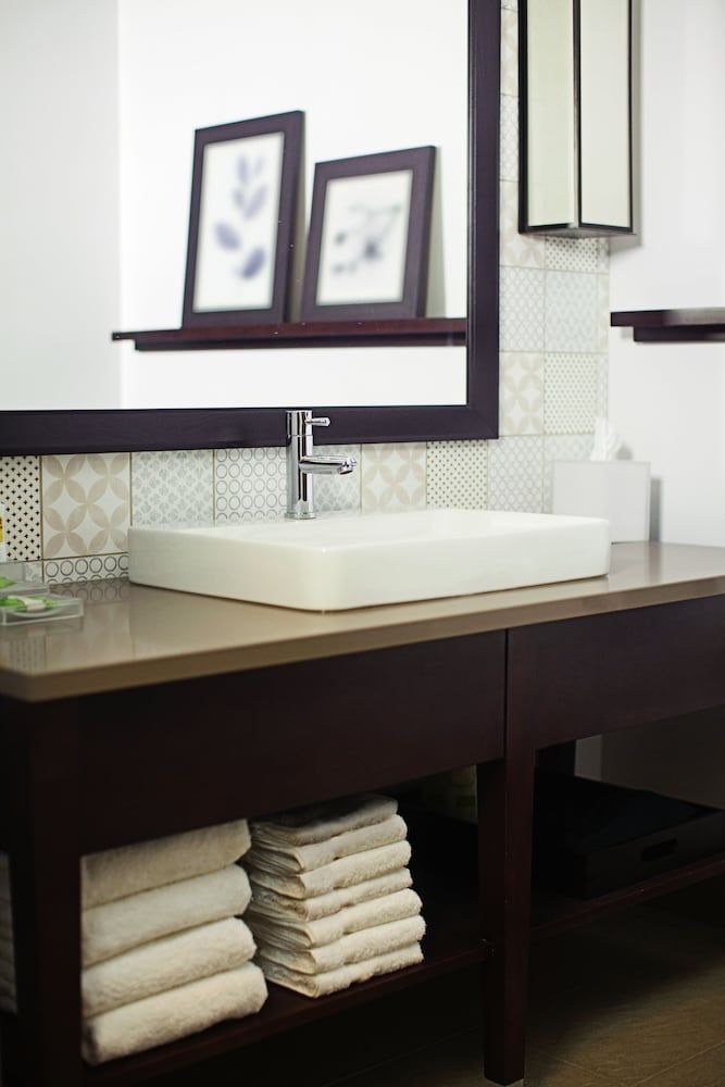 Baymont Inn and Suites by Wyndham The Woodlands - photo 3