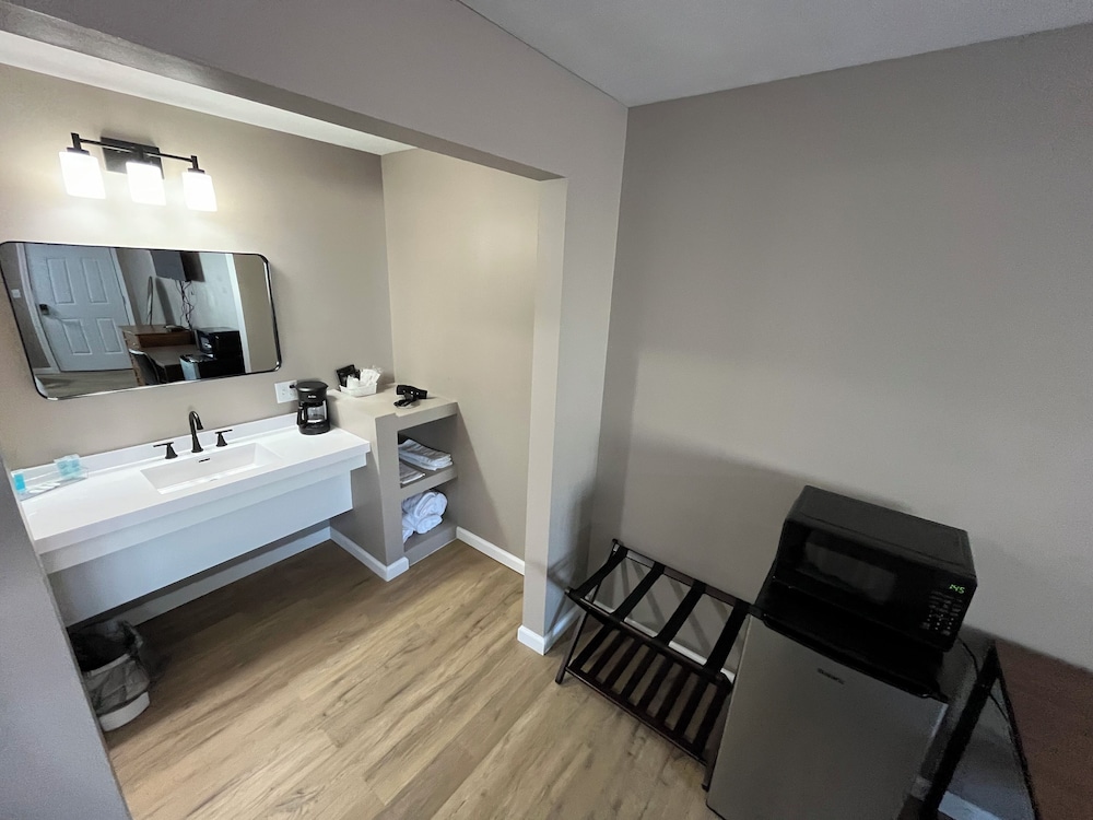Valley Inn and Suites - photo 65