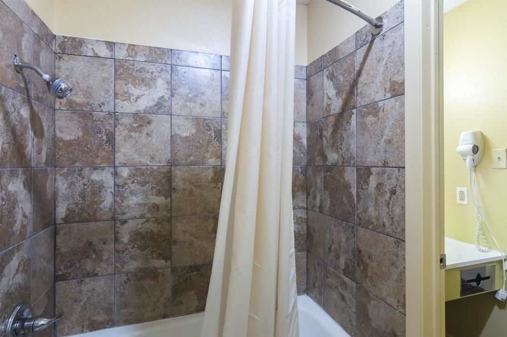 Red Roof Inn & Suites San Angelo - photo 2