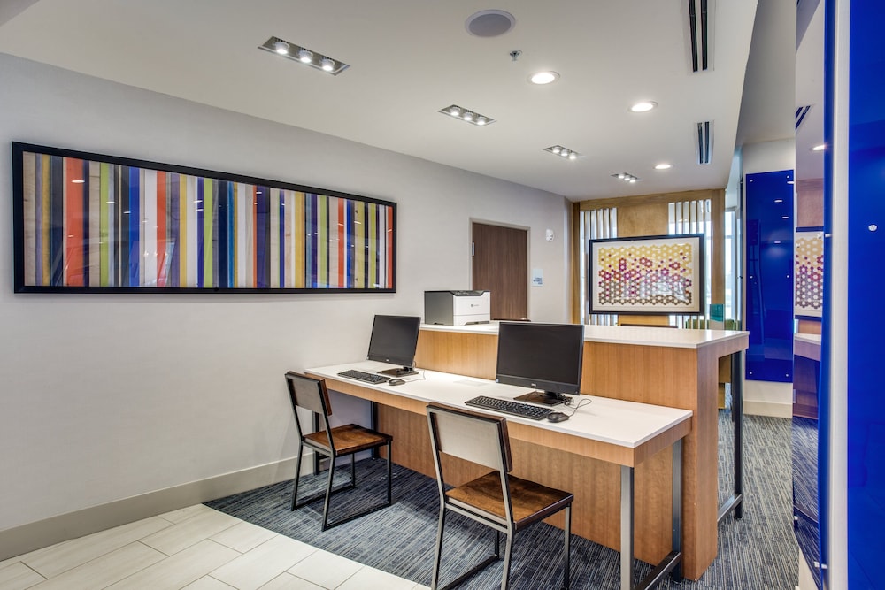 Holiday Inn Express & Suites Denton South by IHG - photo 27