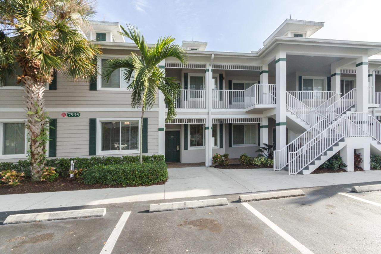 Greenlinks at Lely Luxury Purple Orchid Fully Renovated Modern 1st floor 3bdr Golf Resort Villa in Naples, United States