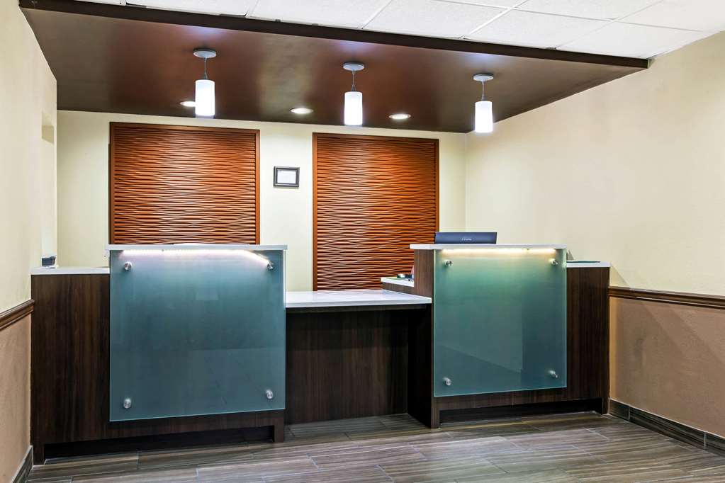 La Quinta Inn & Suites by Wyndham Wytheville - photo 4