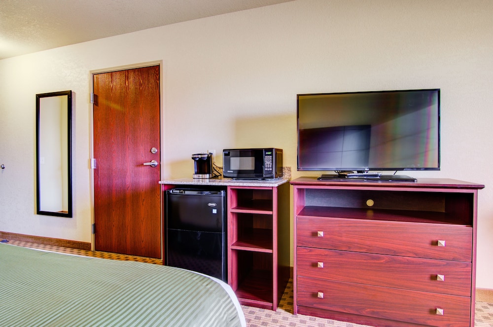 Castle Rock Inn & Suites - photo 10