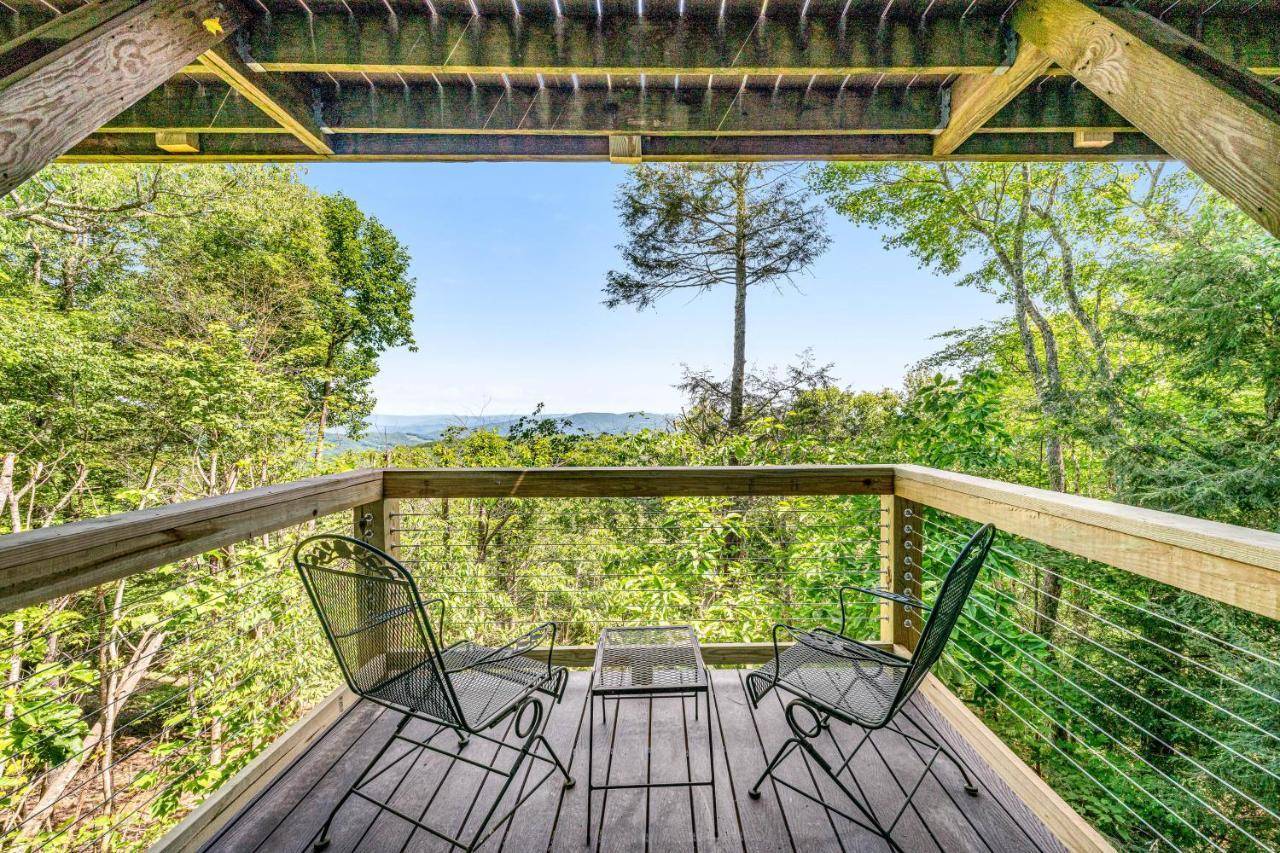 Long Range Retreat in Banner Elk, United States