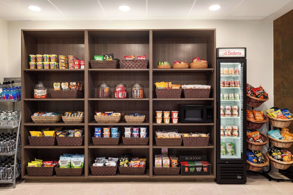 DoubleTree by Hilton New York LaGuardia Airport - photo 31
