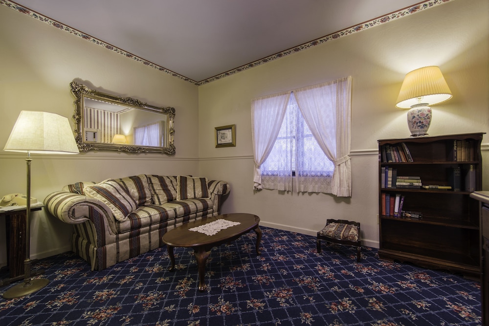 Historic Cary House Hotel - photo 20