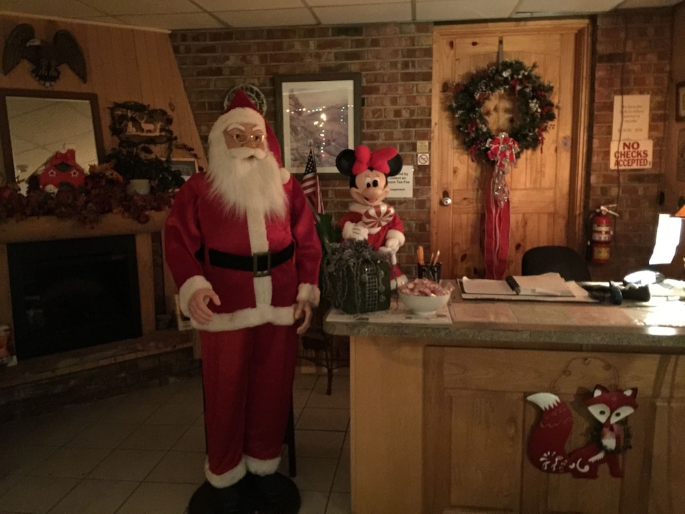 Rustic Inn Motel - photo 2