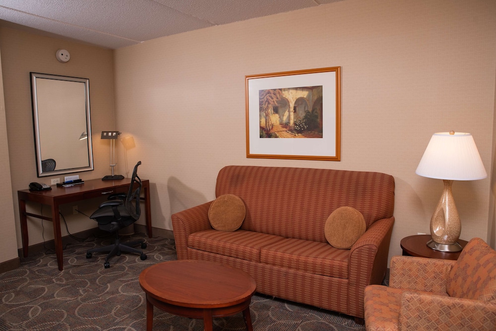 Hilton Garden Inn Erie - photo 18