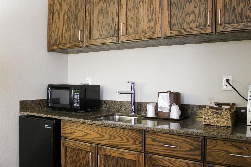 Parkwood Inn & Suites - photo 22