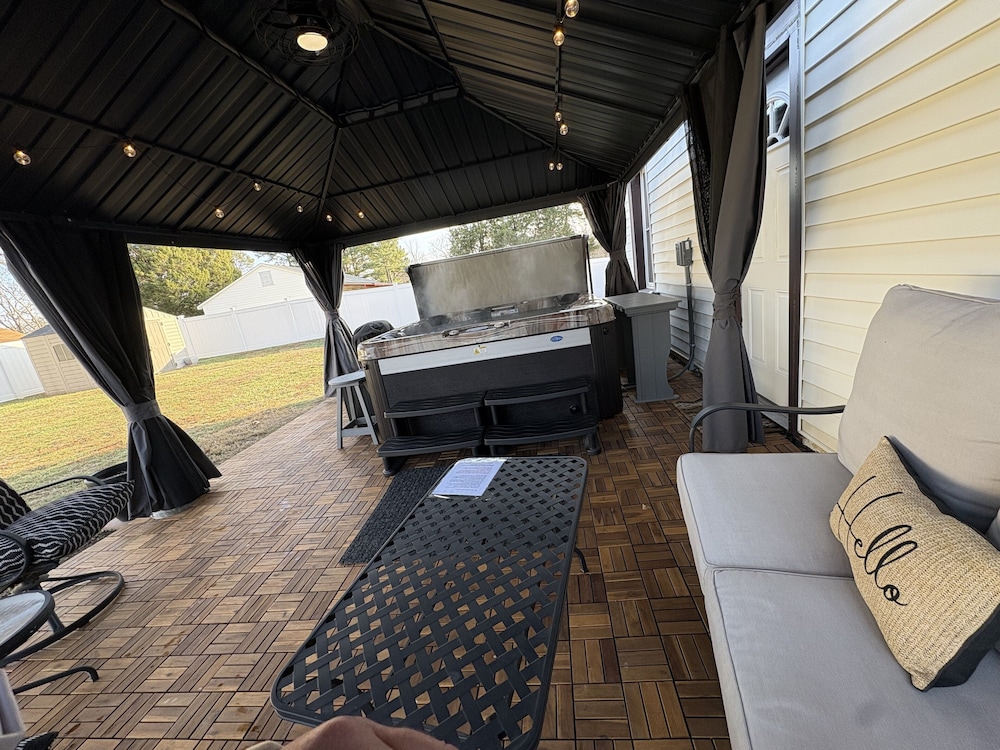 Serene Corner Cottage With Hot Tub 3 Bedroom Home 21462612 — Imperial