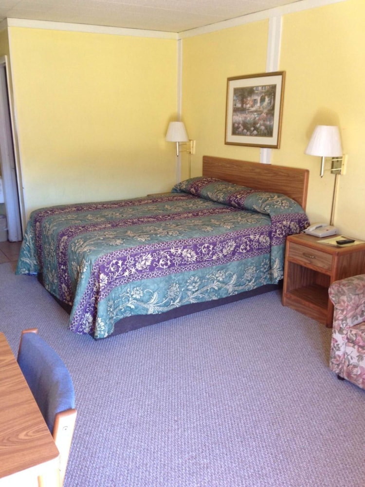 Sportsman Inn and Suites - photo 7