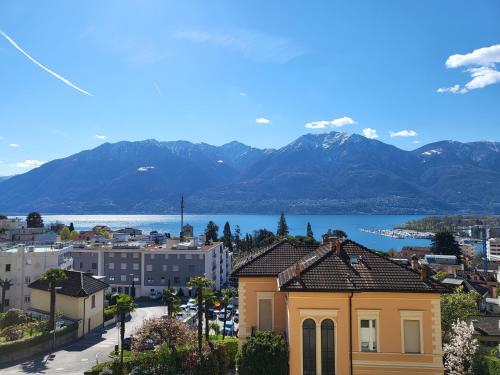 Ferienwohnung Montana Lago — 4-Star Luxury Hotel in Locarno, Switzerland