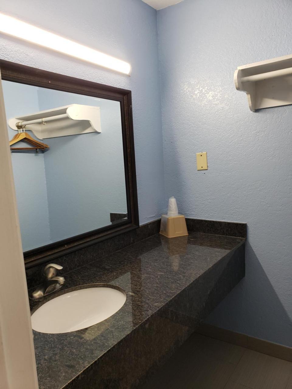 Regency Inn Motel by the Beach - photo 13
