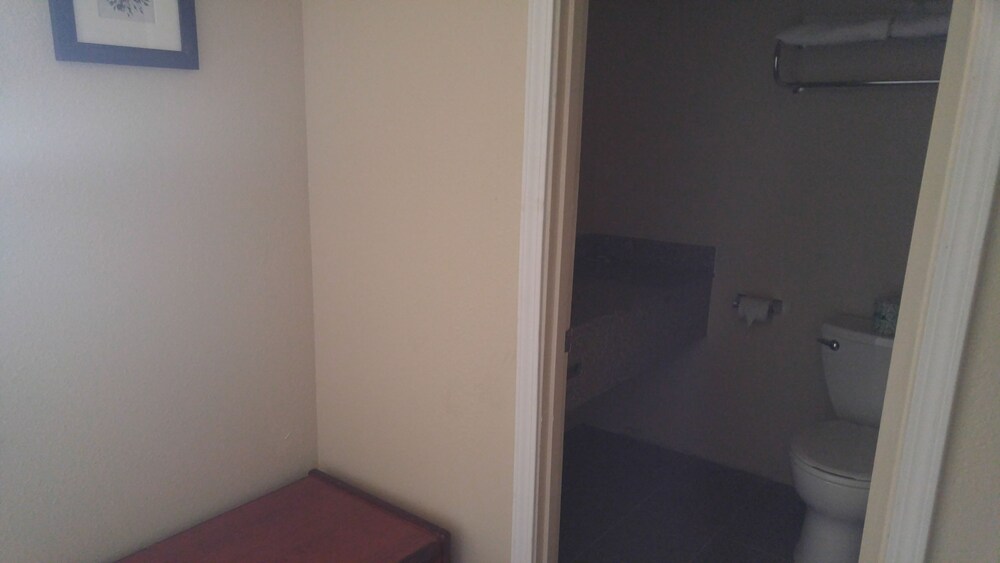 Loyalty Inn Pasco - photo 22