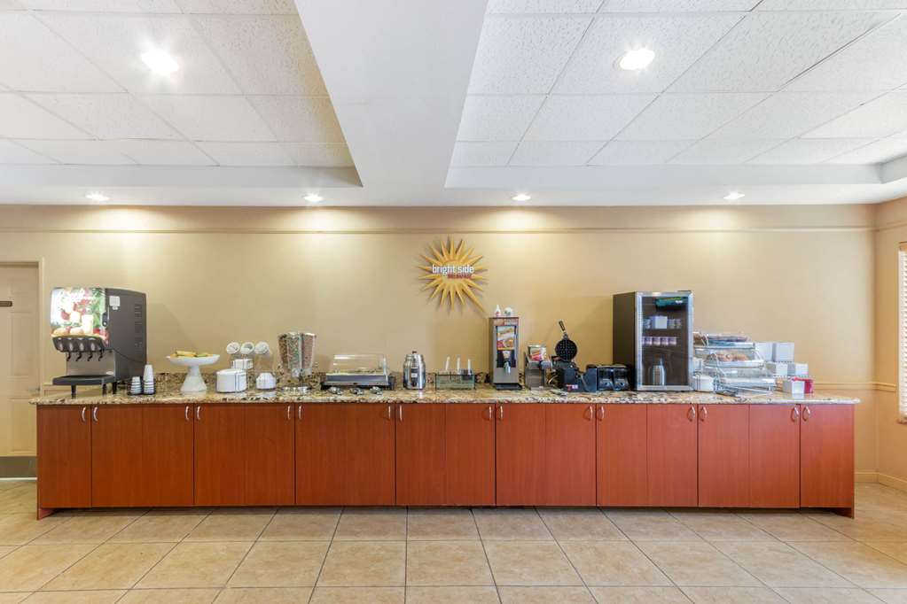 La Quinta Inn & Suites by Wyndham Hobbs - photo 28