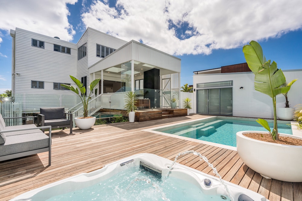 Your Luxury Escape Summerhaven House — 4-Star Luxury Hotel in Byron Bay, Australia