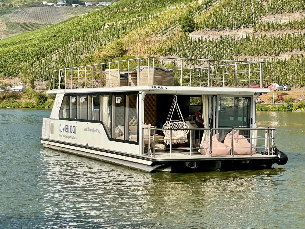 KL Moselboote Hausboot Niara in Bernkastel-Kues, Germany