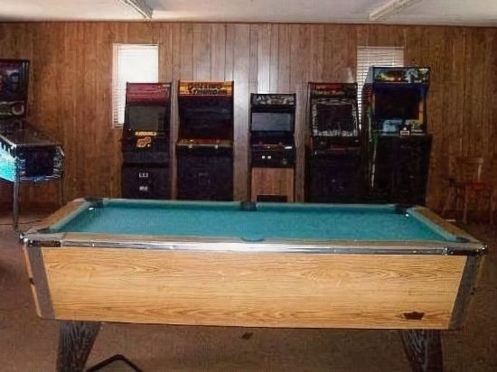 Birch Knoll Motel - photo 15