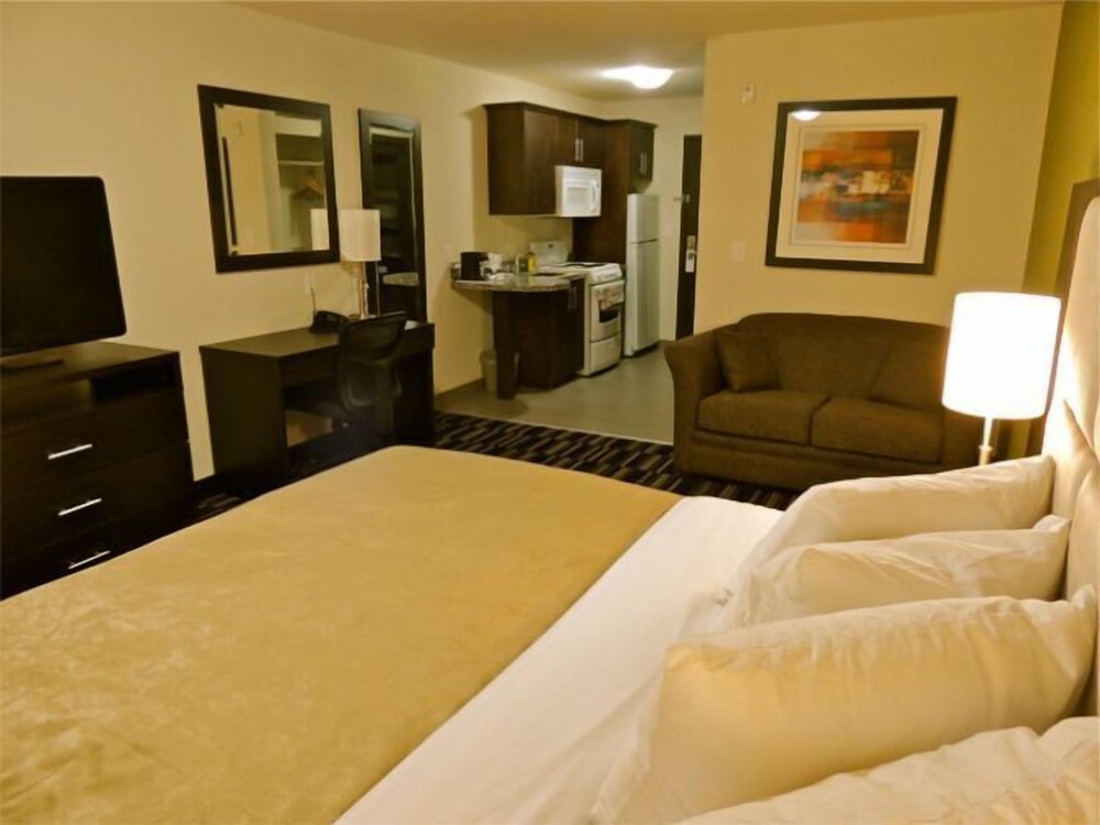 Stoughton Western Star Inn & Suites — hotel in Estevan